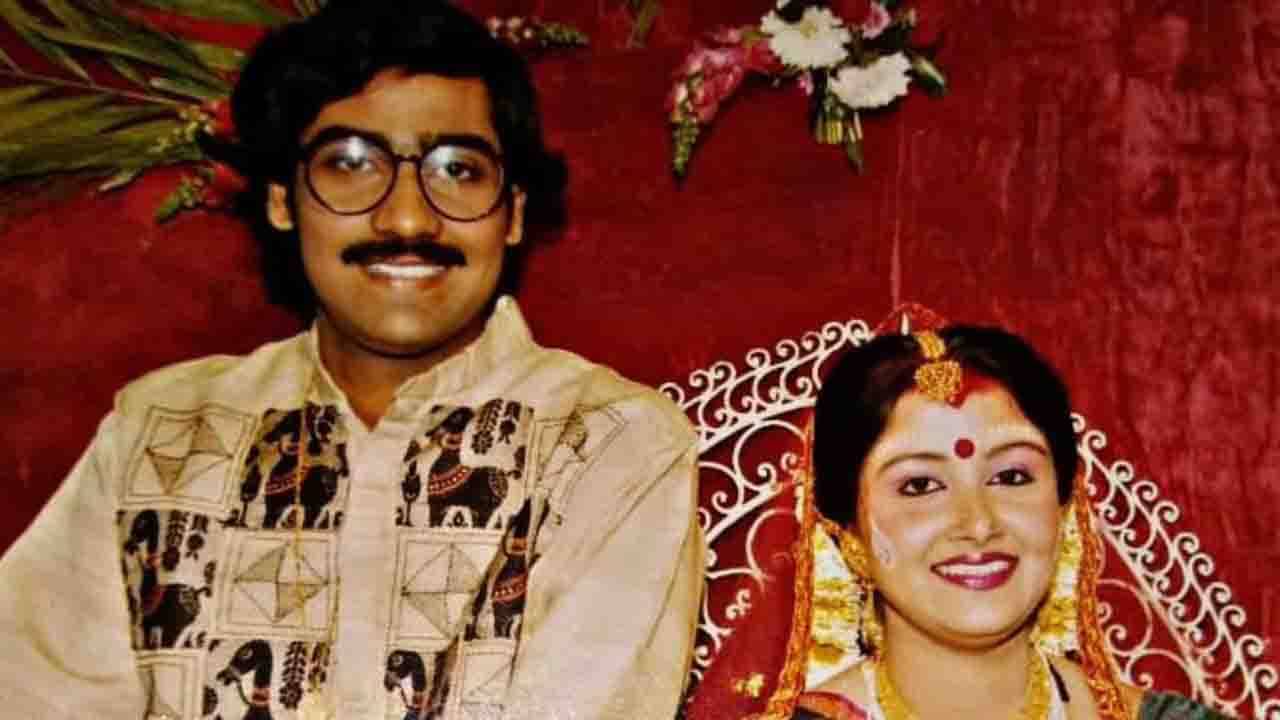 Riddhi Sen: ...এই প্রাণখোলা হাসিটা বজায় থাক, বাবা-মায়ের বিয়ের ২৮টি বছর পূর্তিতে লিখলেন ঋদ্ধি