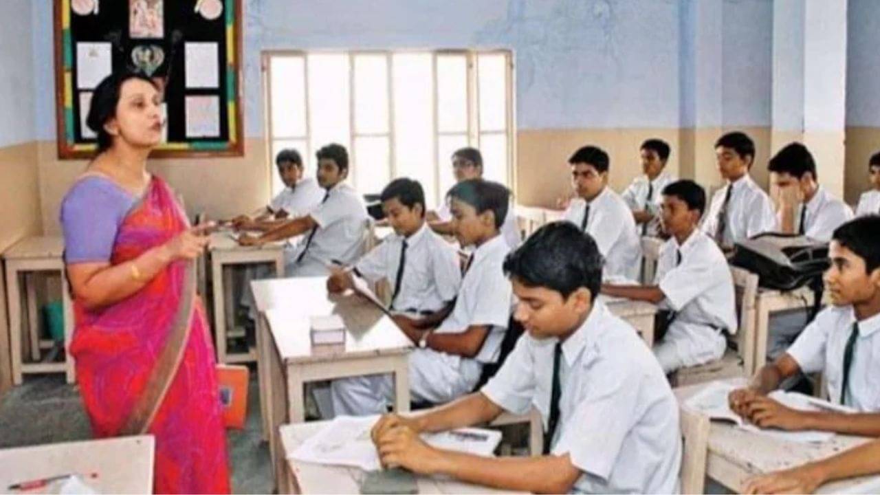 Teacher Transfer Guideline: শিক্ষক বদলির নিয়ম বদল, ছাত্রস্বার্থ সুরক্ষিত হলেও প্রশ্ন যেখানে...