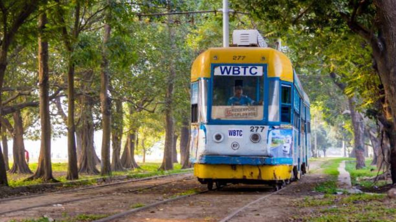 Kolkata Tram: ১৮৭৩-এর ট্রাম চিরতরে হতে চলেছে অতীত? শহরের মাত্র ৪ রুটে চলবে 'শ্লথ গতির যান'