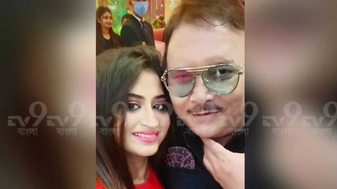 Gopal Dalapati’s Wife: 'সেলফি তুলব বলে ঝুলে পড়েছে', হৈমন্তীর সঙ্গে সেলফি নিয়ে মুখ খুললেন মদন