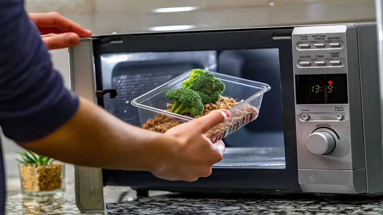 Top Rated Microwaves: এক মেশিনে বেকিং-রোস্টিং, ব্যাপক চাহিদা এই 5 টপ রেটিংয়ের মাইক্রোওয়েভের