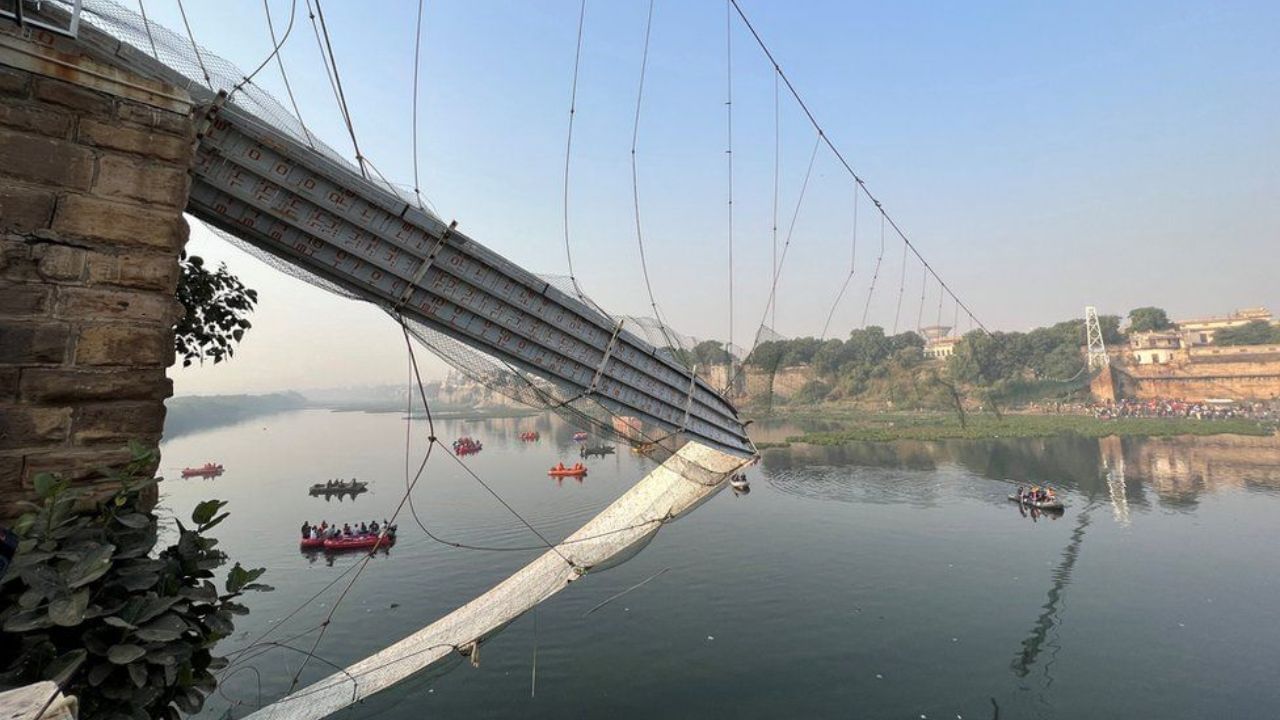 Morbi Bridge Collapsed: আগেই ছিঁড়ে গিয়েছিল ২২টি তার, ঝালাইয়ে নষ্ট হয়েছিল সেতুর ভারসাম্য! মোরবি দুর্ঘটনা নিয়ে চাঞ্চল্যকর তথ্য সিটের