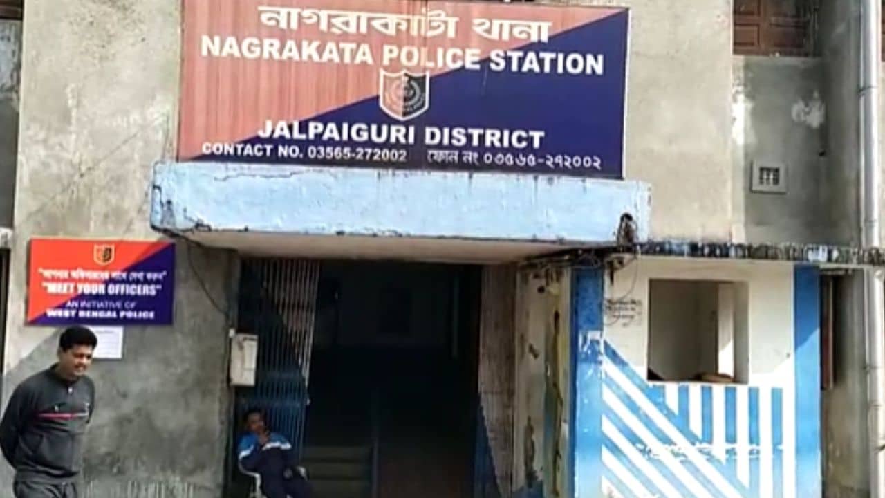 Dooars: দল বেঁধে জঙ্গলে তরুণীর দল, দুজনের সঙ্গে ঘটল শিউরে ওঠার মতো ঘটনা...