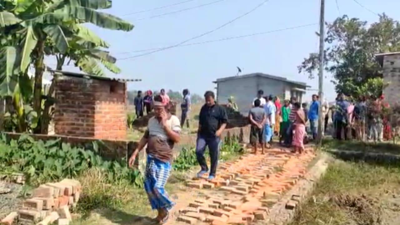 Skeleton Found: সেপটিক ট্যাঙ্কের ভিতর লেগিংস, শাখা, ভাঙা দাঁত, ওড়না... শিউরে ওঠার মতো ঘটনা নরেন্দ্রপুরে
