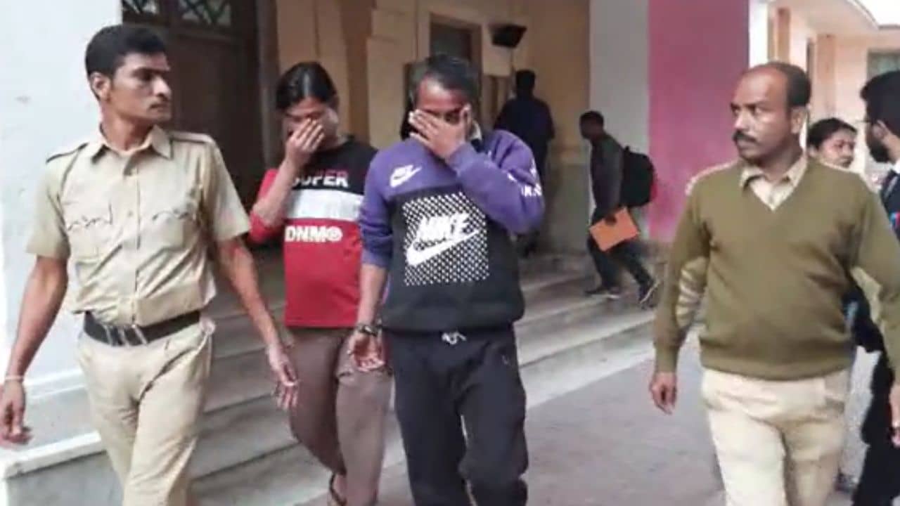 Wildlife: টিয়া, ময়ূর, বন্যপ্রাণীর দেহাংশ কী নেই ঘরে, দুই যুবককে কারাদণ্ড আদালতের