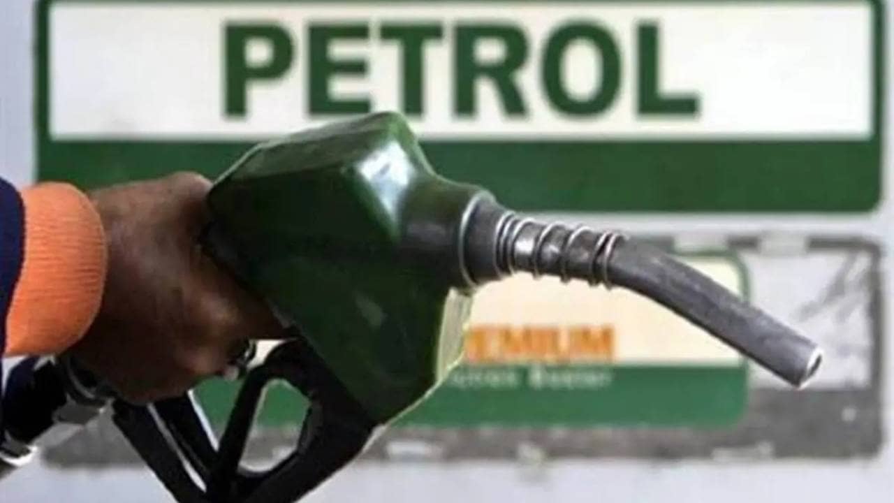 Petrol-diesel Price: পেট্রোল-ডিজেলের দাম প্রতি লিটারে কমতে পারে ৭ থেকে ১০ টাকা