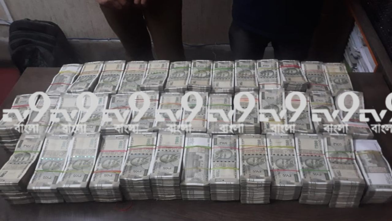 1 Crore recovered: এবার গড়িয়াহাট থেকে উদ্ধার ১ কোটি টাকা