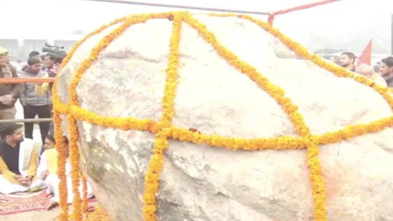 Shaligram: নেপাল থেকে আনা এই পাথরেই হবে অযোধ্যার রামের মূর্তি