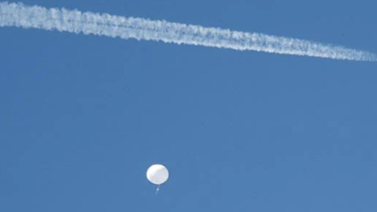 China Spy Balloon: সমুদ্রে নামল দক্ষ ডুবুরি, তন্ন তন্ন করে চলছে বেলুনের টুকরোর খোঁজ, কী এমন ছিল ওই চিনা বেলুনে?