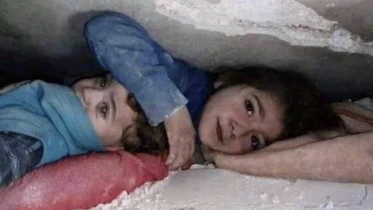 Turkey Syria Earthquake: ভিডিয়ো: ১৭ ঘণ্টা ধ্বংসস্তূপের তলায়, ভাইকে আঁকড়ে রাখল ৭ বছরের দিদি