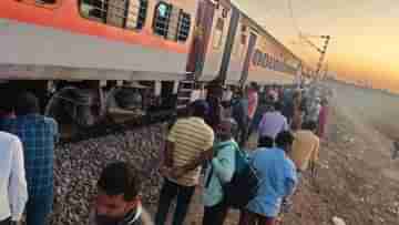 Train Accident: লাইন থেকে ছিটকে গেল ৬টি বগি, সাতসকালেই দুর্ঘটনার মুখে গোদাবরী এক্সপ্রেস