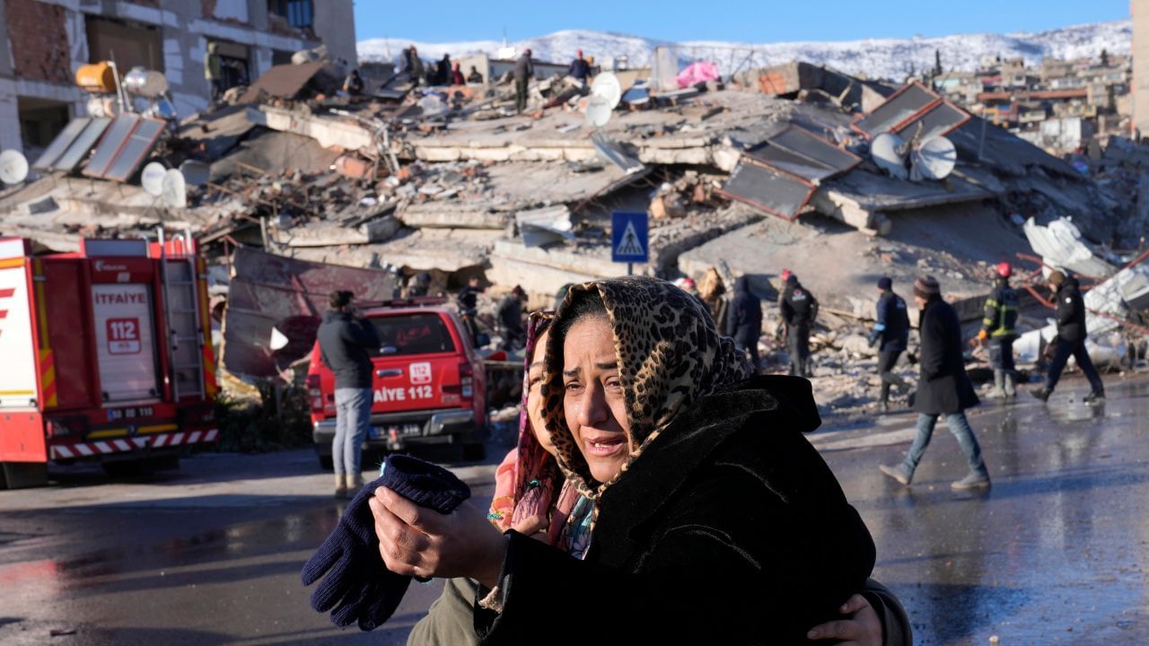 Turkey-Syria Earthquake: সময়ের বিরুদ্ধে লড়াই, তুরস্কে ১৫ হাজার পার করল মৃতের সংখ্যা, প্রবল ঠান্ডায় প্রাণ ওষ্ঠাগত শিশু-বৃদ্ধদের