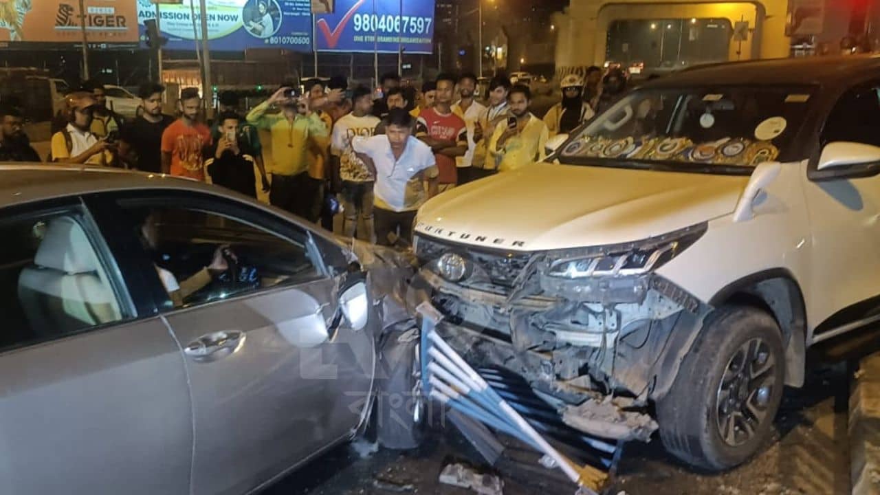 Road Accident: দুর্ঘটনার কবলে আরাবুলের ছেলের গাড়ি, গার্ডরেল ভেঙে উল্টোদিকের গাড়ির সঙ্গে মুখোমুখি ধাক্কা