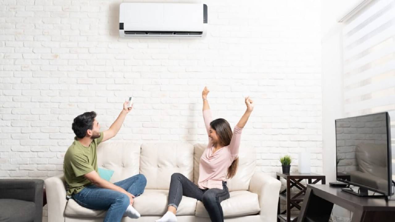 AC Service At Home: পুরনো AC আবার নতুন হয়ে যাবে, এই কৌশলে কলকাতার ঘরে দার্জিলিংয়ের কনকনে ঠান্ডা