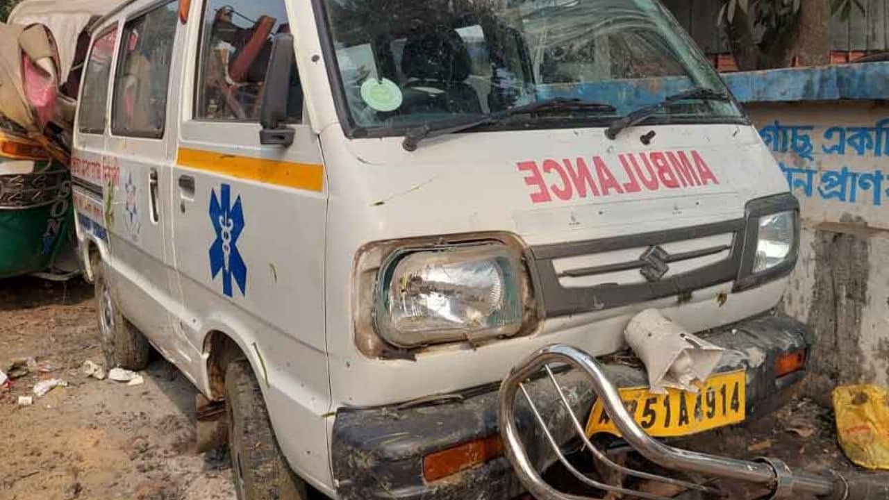 Ambulence Accident: অন্নপূর্ণা পুজোর প্রসাদ খেয়ে বেরিয়েছিলেন, প্রাণ নিয়ে গেল অ্যাম্বুলেন্স