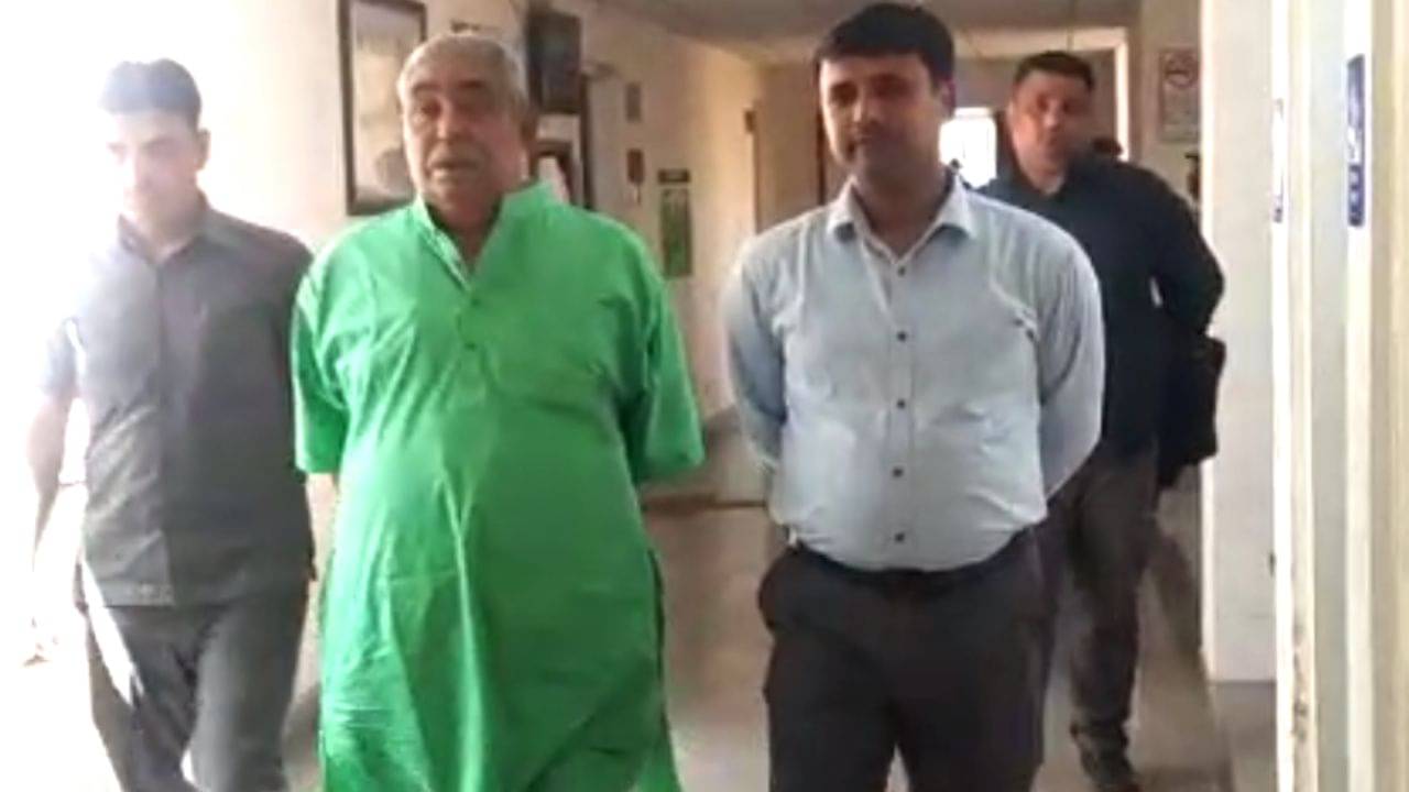 Anubrata Mondal: স্বাস্থ্যপরীক্ষা করেই আদালতে না গিয়ে কেষ্টকে ফের ইডি অফিসে! শেষ মুহূর্তে কী হাতে এল কেন্দ্রীয় গোয়েন্দাদের?