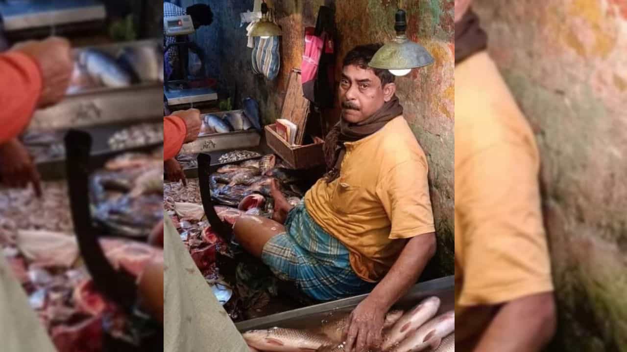 Anubrata Mondal: অবিকল অনুব্রত! শুনে কী বললেন শেওড়াফুলির এই মাছ ব্যবসায়ী? Anubrata Mondal: অবিকল অনুব্রত! শুনে কী বললেন শেওড়াফুলির এই মাছ ব্যবসায়ী?