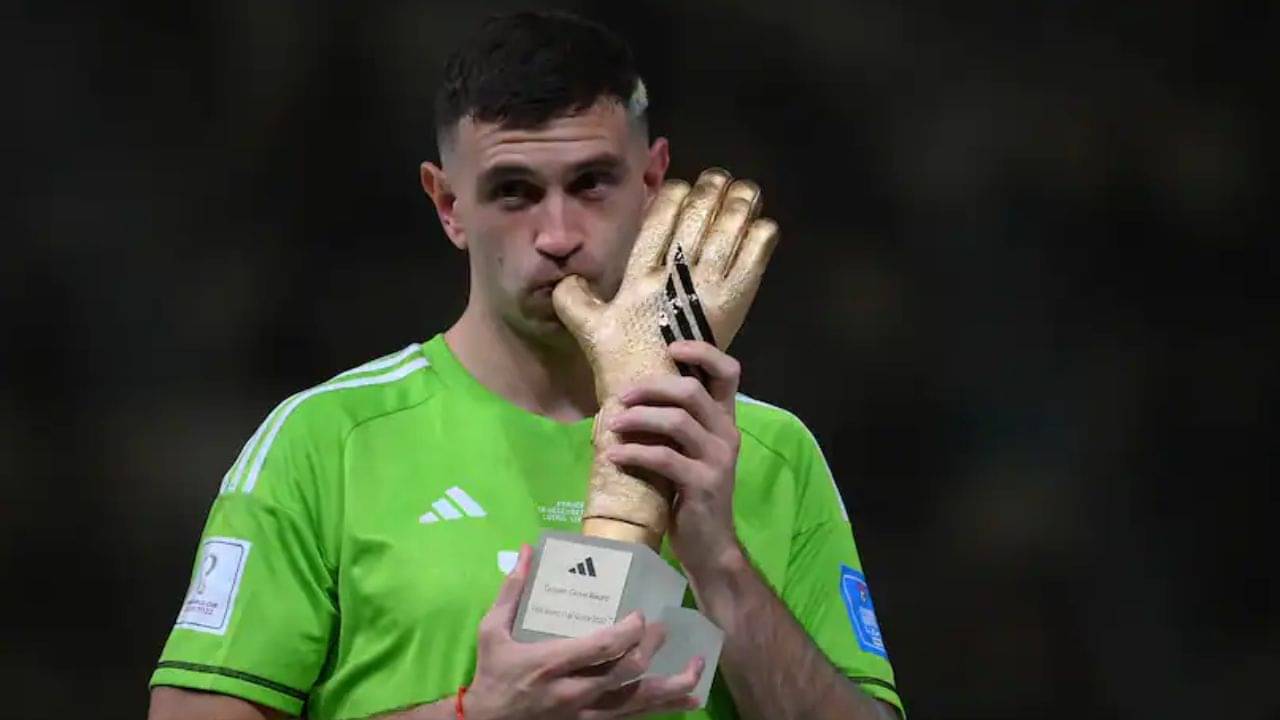 Emiliano Martinez: ক্যান্সার আক্রান্ত শিশুদের পাশে এমি, নিলামে বিশ্বকাপ ফাইনালের গ্লাভস