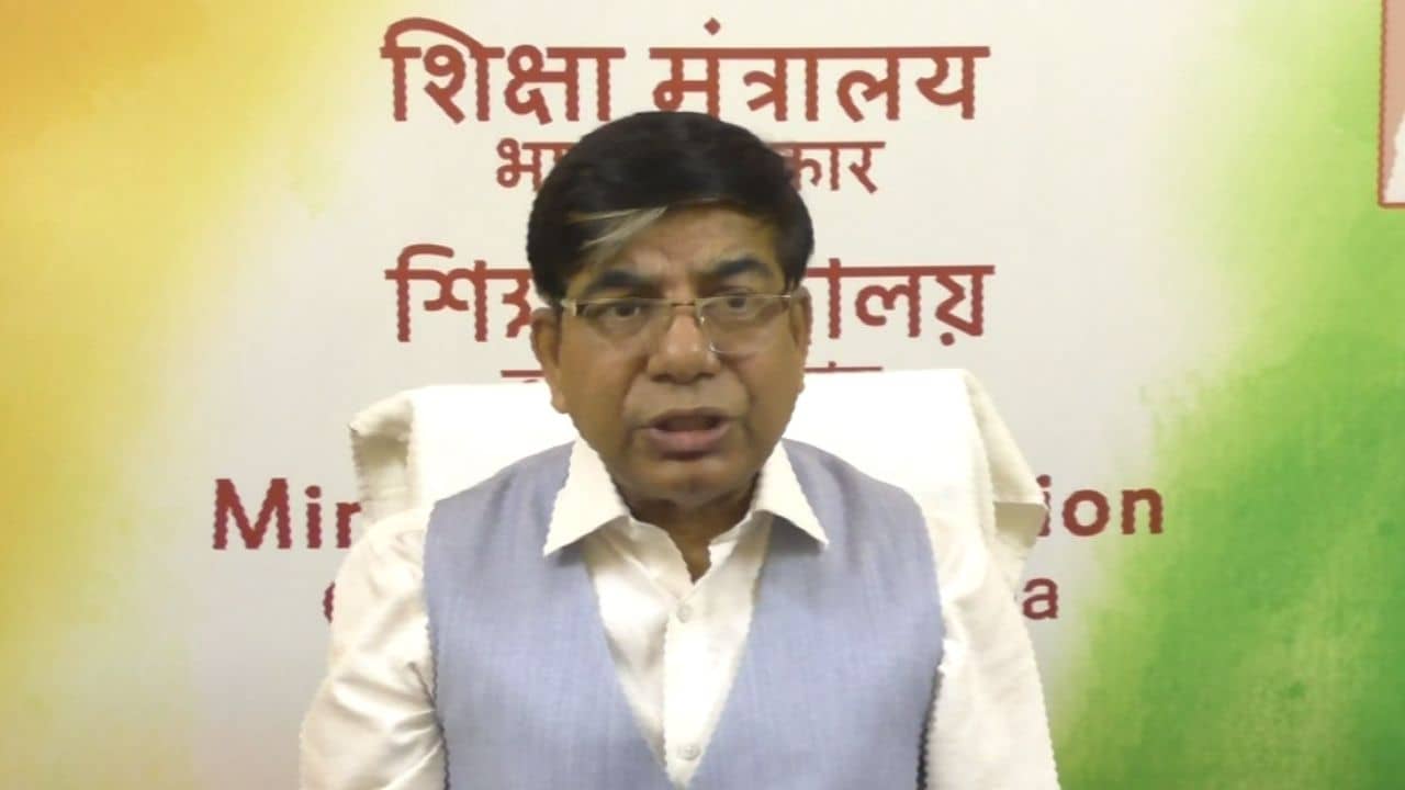 Subhas Sarkar: সিভিক ভলান্টিয়ারদের মান কে নির্ণয় করবে?, প্রশ্ন তুললেন কেন্দ্রীয় শিক্ষাপ্রতিমন্ত্রী সুভাষ সরকার