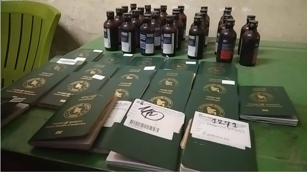 BSF: পাচারের চেষ্টা, বিএসএফ-এর হাতে উদ্ধার ২১ বাংলাদেশি পাসপোর্ট