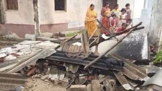 Bankura School: ঝড়ে গাছ ভেঙে বিদ্যুৎহীন স্কুল, পরিস্থিতির সামাল দিতে জেনারেটরের ব্যবস্থা