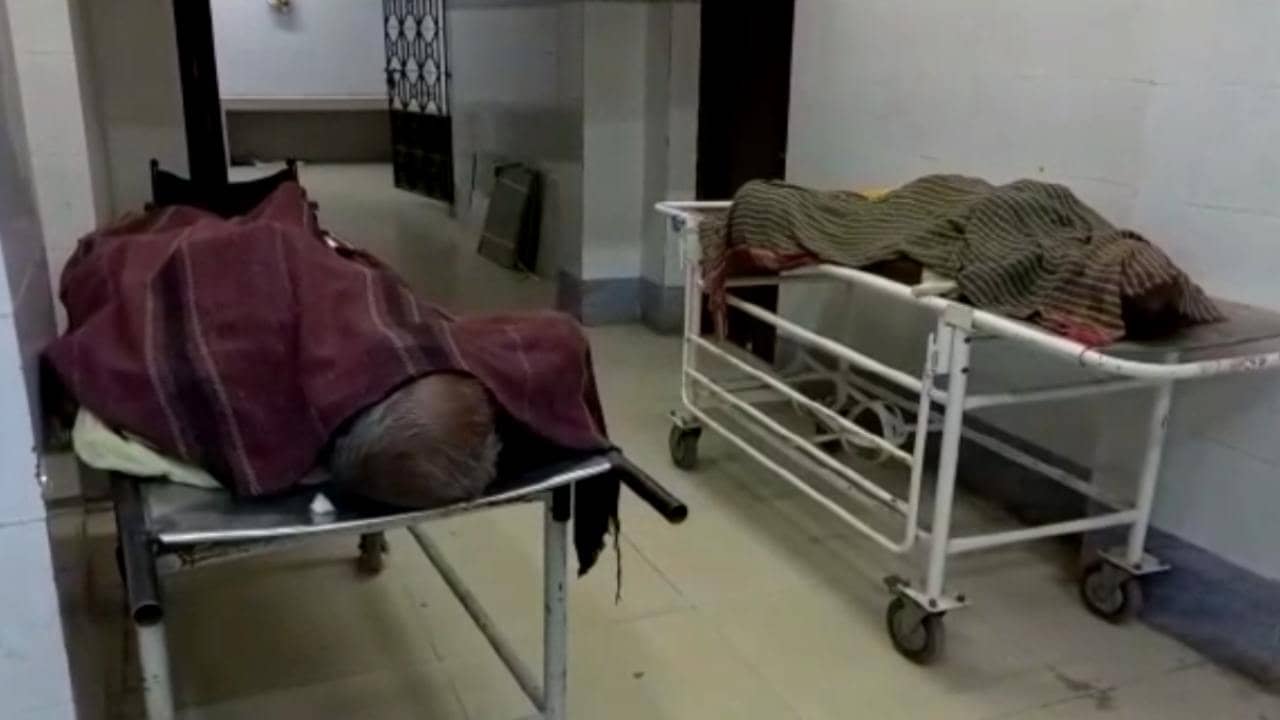 Road Accident : দুপুরে ভাত খেয়ে আড্ডা, আচমকা ছুটে এল পিকআপ ভ্যান; আর ঘরে ফেরা হল না দুই বৃদ্ধের