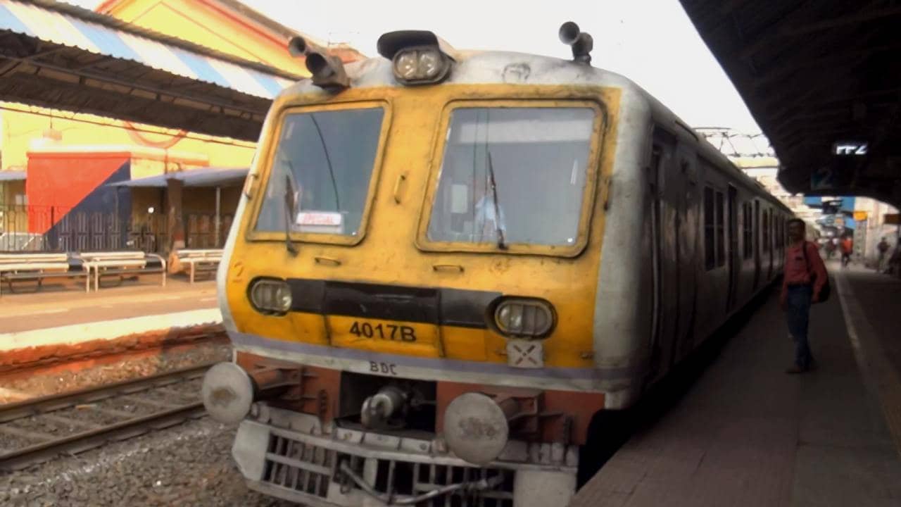 Local Train : দিনভর ট্রেন বাতিলে চরম দুর্ভোগ হাওড়া-বর্ধমান শাখার যাত্রীদের, ‘স্পেশ্যালেও’ মিটছে না ভোগান্তি