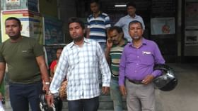 Barrackpore: 'যেখানেই যান কিচ্ছু করতে পারবেন না', কার্গিল জয়ী সেনা অফিসার, তাঁর ছেলেদের মারধরের অভিযোগ তৃণমূলের বিরুদ্ধে Barrackpore: 'যেখানেই যান কিচ্ছু করতে পারবেন না', কার্গিল জয়ী সেনা অফিসার, তাঁর ছেলেদের মারধরের অভিযোগ তৃণমূলের বিরুদ্ধে