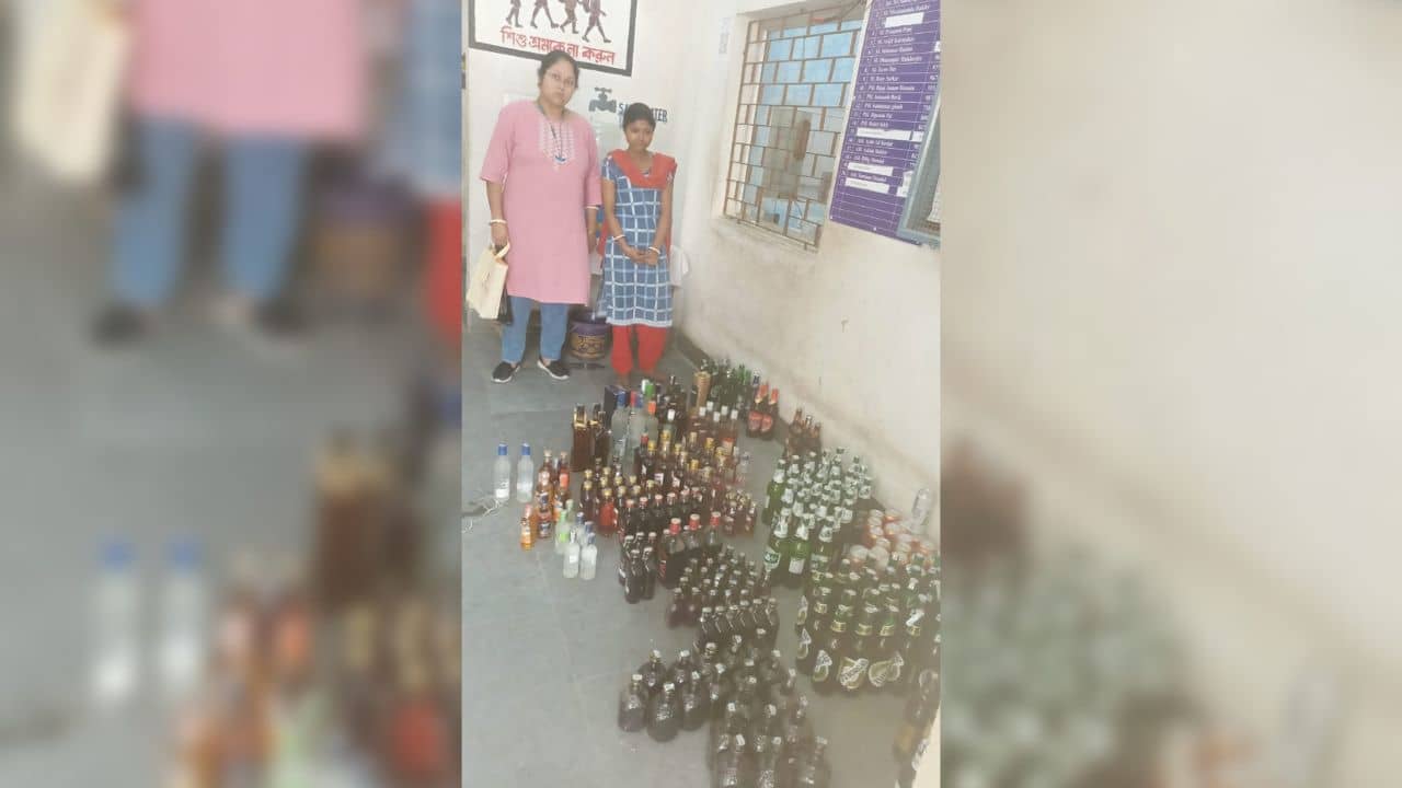 Baruipur alcohol: মুদি দোকানের আড়ালে রমরমিয়ে মদের ব্যবসা, গ্রেফতার মহিলা