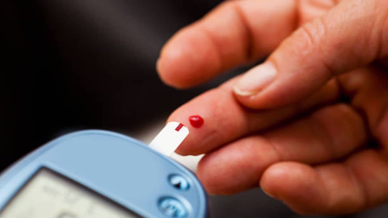 How To Control Blood Sugar: ওষুধ নয়, ঘুমনোর আগে মাত্র এই ৪ কাজ করলেই রক্ত শর্করা থাকবে নিয়ন্ত্রণে