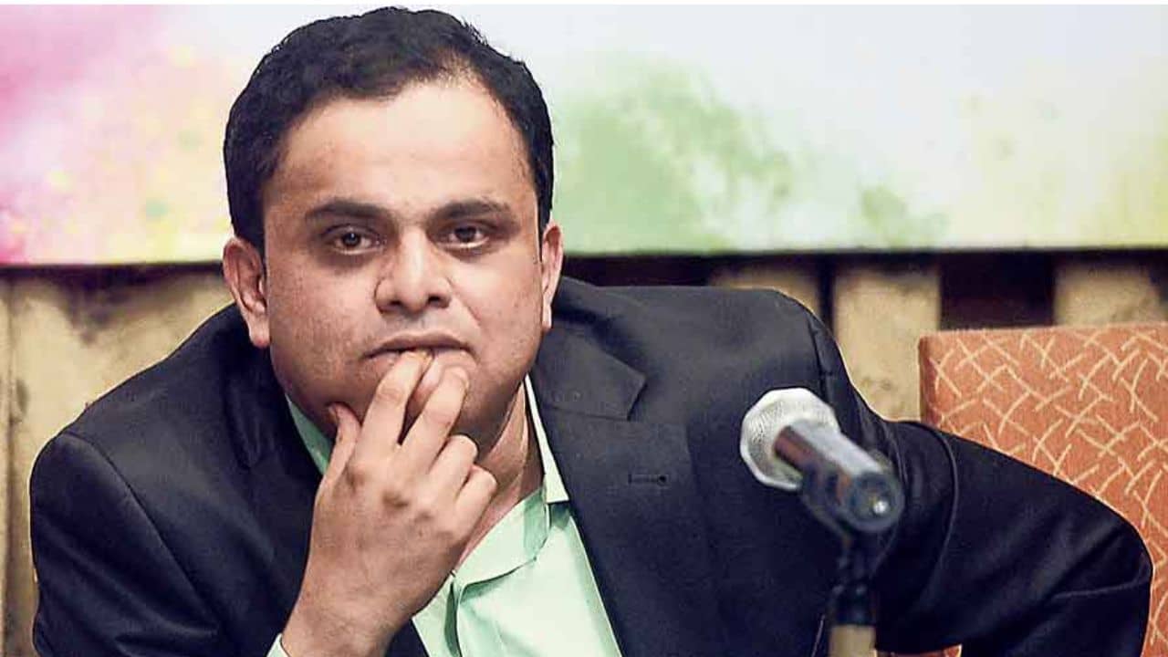 Education Department: রাজ্যপালের সঙ্গে সংঘাতের আবহেই উচ্চ শিক্ষা দফতরের ফোন গেল রেজিস্ট্রারদের কাছে