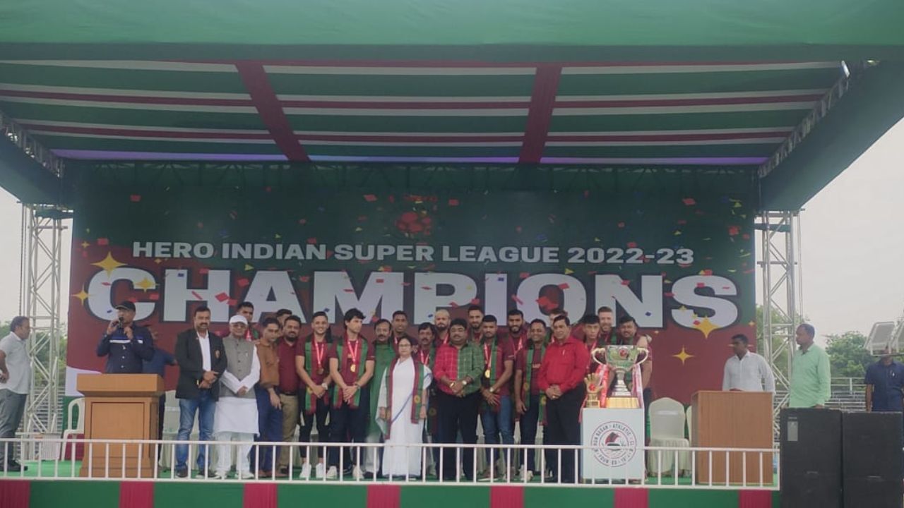 CM Mamata Banerjee with MB footballers