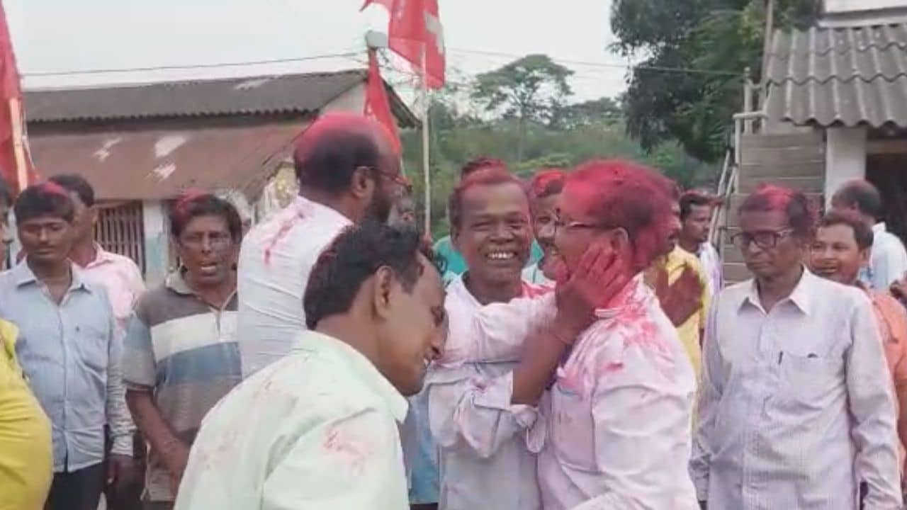 CPIM: শুভেন্দুর জেলায় আবারও উড়ল লাল আবির, খাতাই খুলতে পারল না বিজেপি