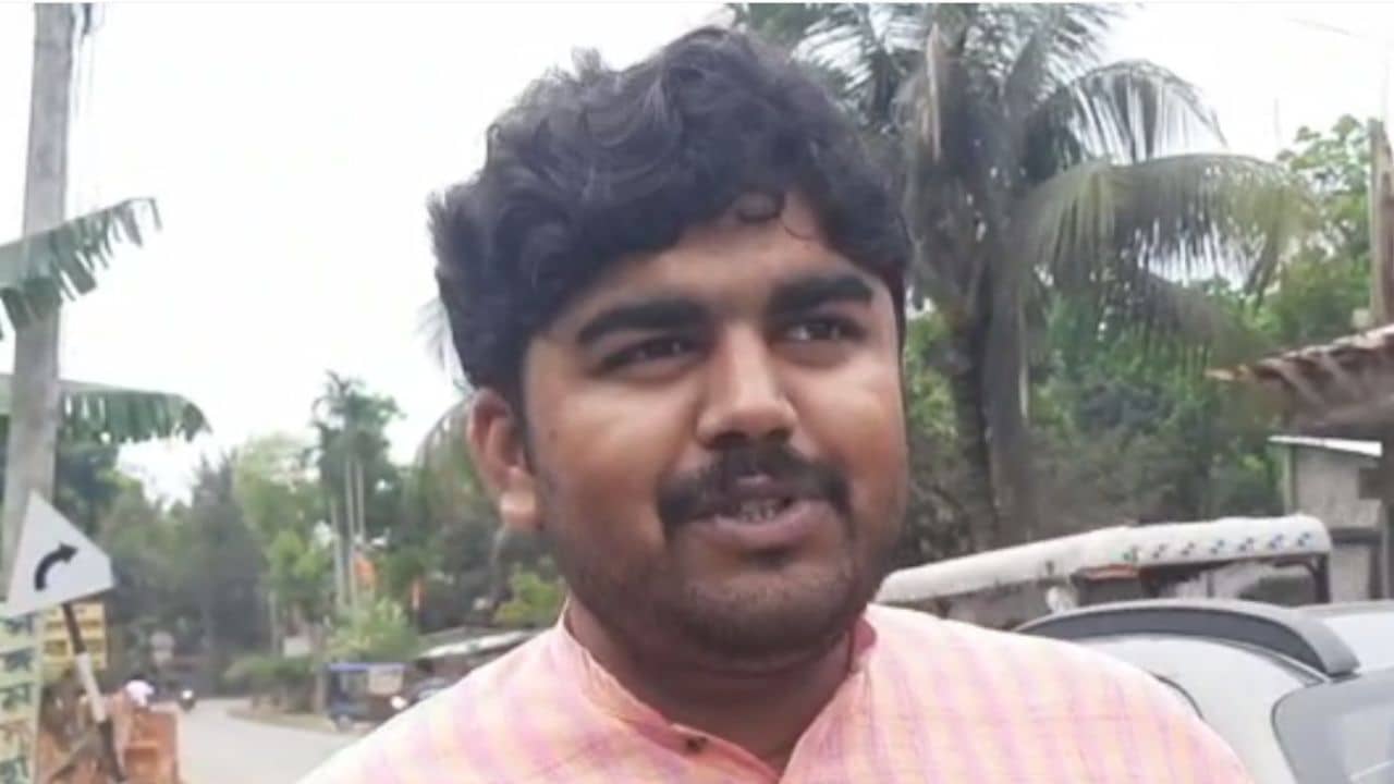 CPM: খাদ্য দফতরে চাকরি দেওয়ার নামে ৯ লক্ষ টাকা নেওয়ার অভিযোগ, ফ্যাসাদে এবার সিপিএম যুব নেতা