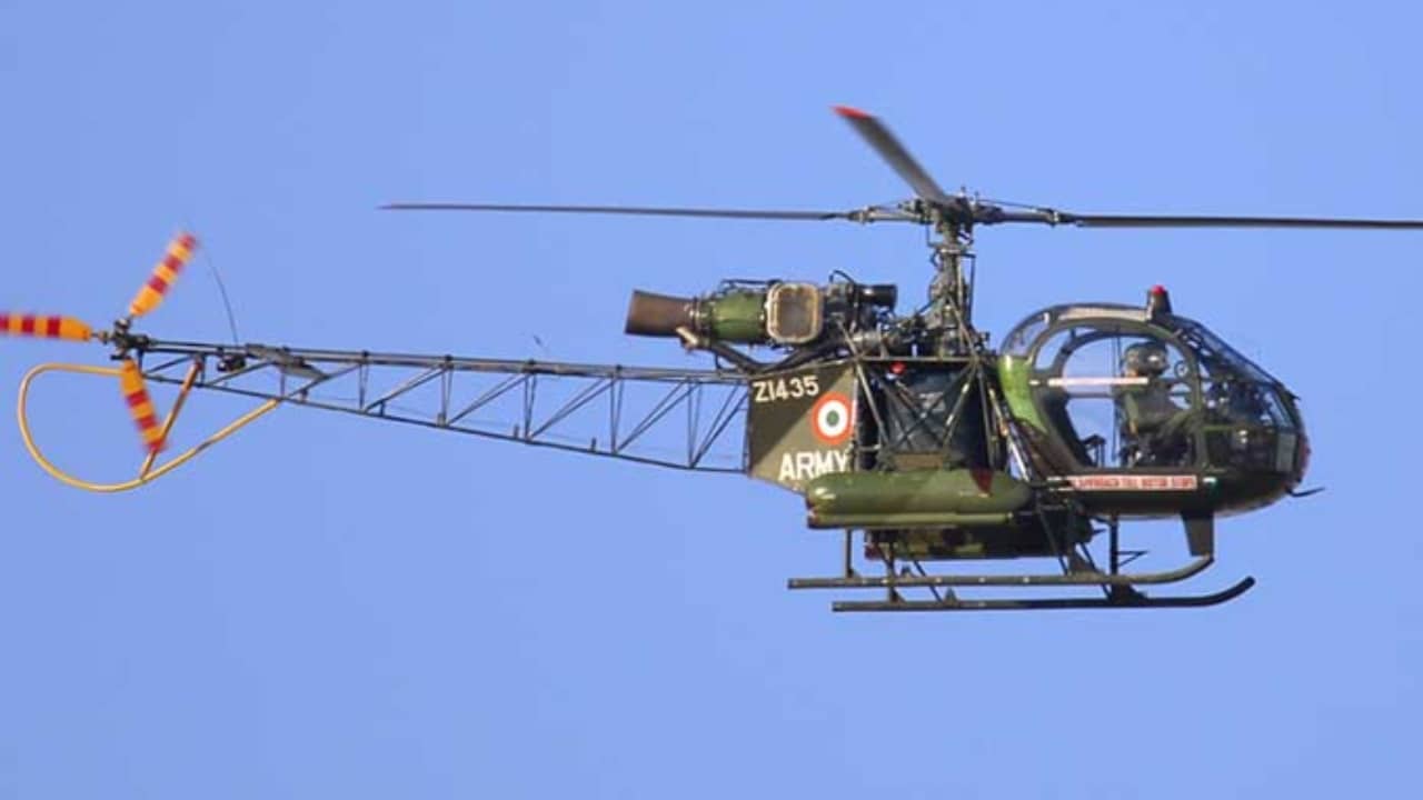 Army copter crashes in Arunachal: অরুণাচলে ভেঙে পড়ল সেনার চিতা কপ্টার, মৃত দুই পাইলট