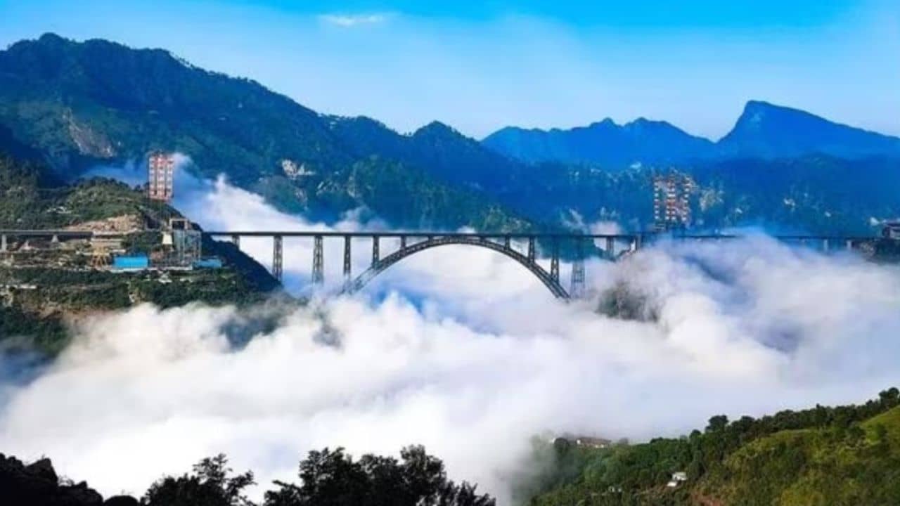 Worlds Highest Railway Bridge: এবার রেলপথেই কলকাতা টু কাশ্মীর, বিশ্বের সবচেয়ে উঁচু রেলব্রিজের উপর দিয়ে যাবে ট্রেন