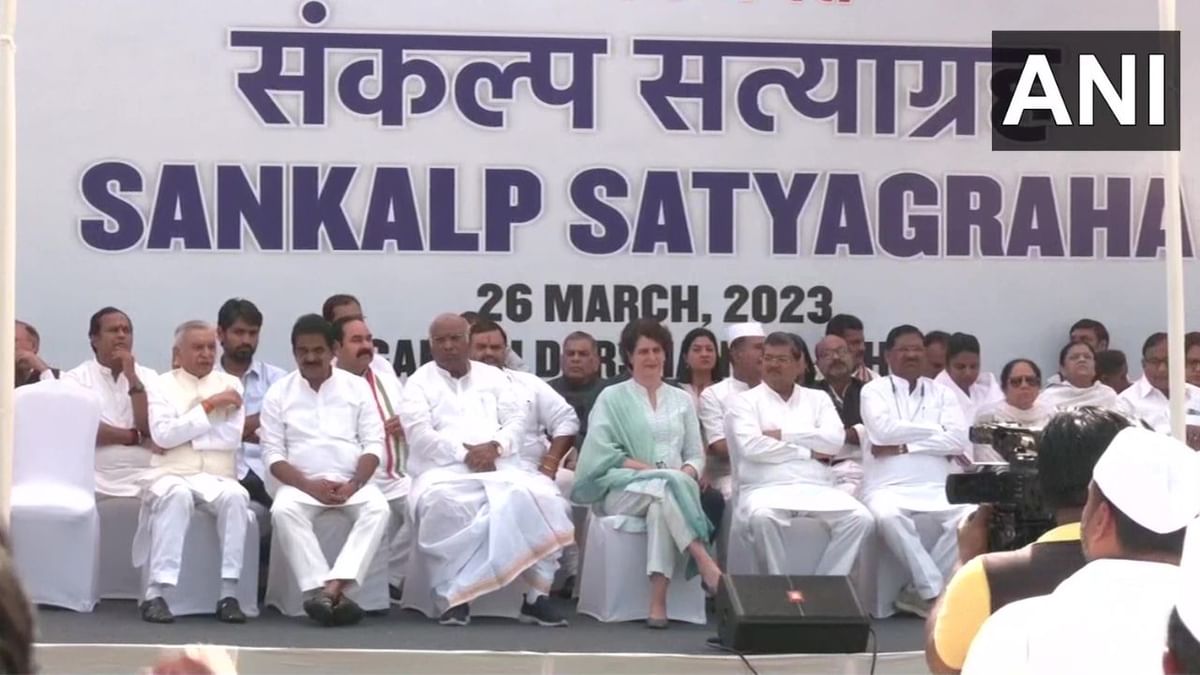 Rahul Gandhi: 'রাহুল গান্ধীকে কোনওভাবে আটকানো যাবে না', ১৪৪ ধারা অমান্য করেই রাজঘাটে সত্য়াগ্রহ কংগ্রেসের