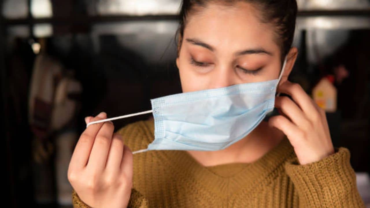 Covid in West Bengal: আবার ফিরছে মাস্ক, রাজ্যে বিজ্ঞপ্তি জারির সম্ভাবনা: সূত্র