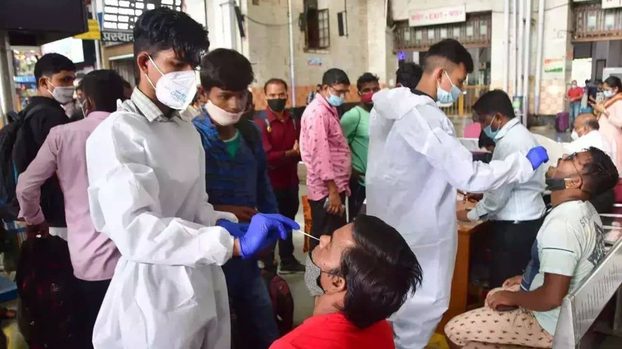 Covid 19: ফের উদ্বেগ বাড়াচ্ছে করোনা, সংক্রমণ মোকাবিলায় ৬ রাজ্যকে চিঠি স্বাস্থ্য মন্ত্রকের