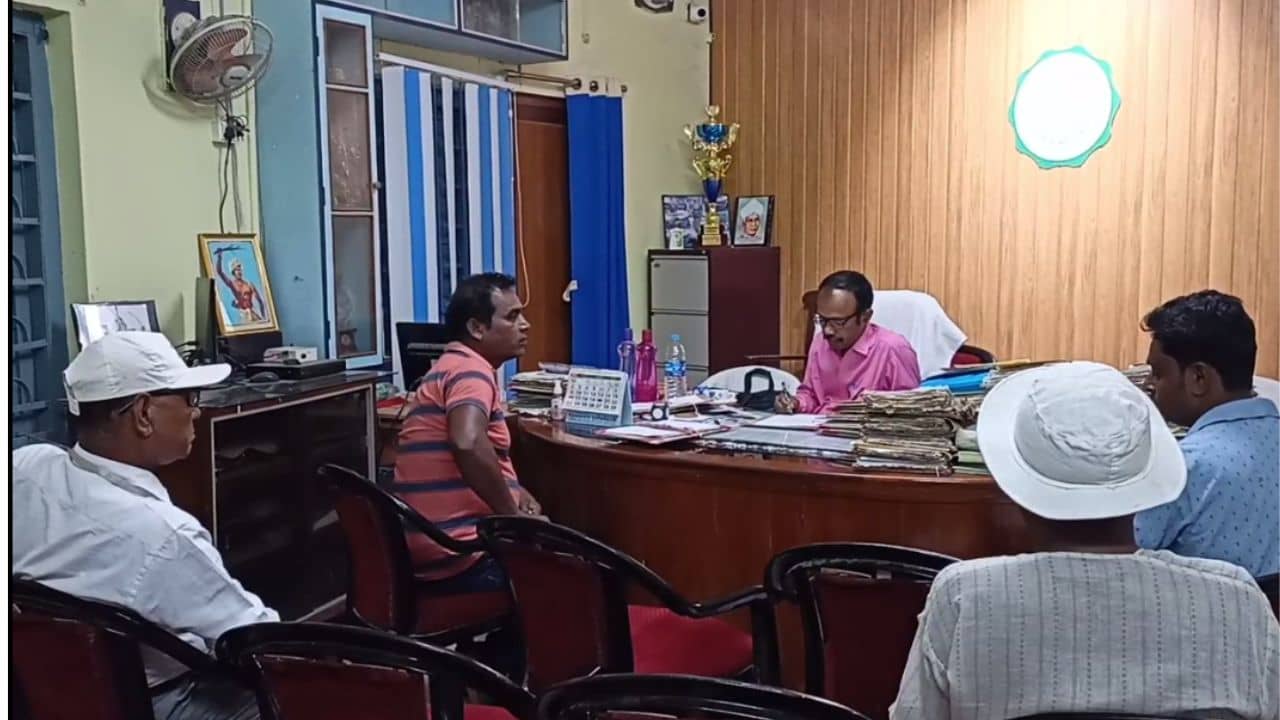 DA Protest: ডিএ ধর্মঘটের জের, শুধু দক্ষিণ দিনাজপুরেই শোকজ ৬৬৮ শিক্ষক-শিক্ষিকা