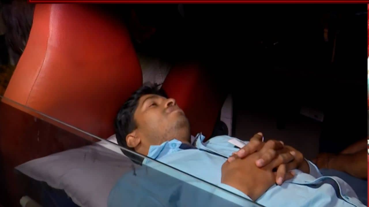 DA Protester Beaten: ব্যাজ দেখে চিনে ফেলে, শৌচালয়ে যাওয়ার পথে ডিএ আন্দোলনকারীকে ব্যাপক মারধরের অভিযোগ তৃণমূলের বিরুদ্ধে