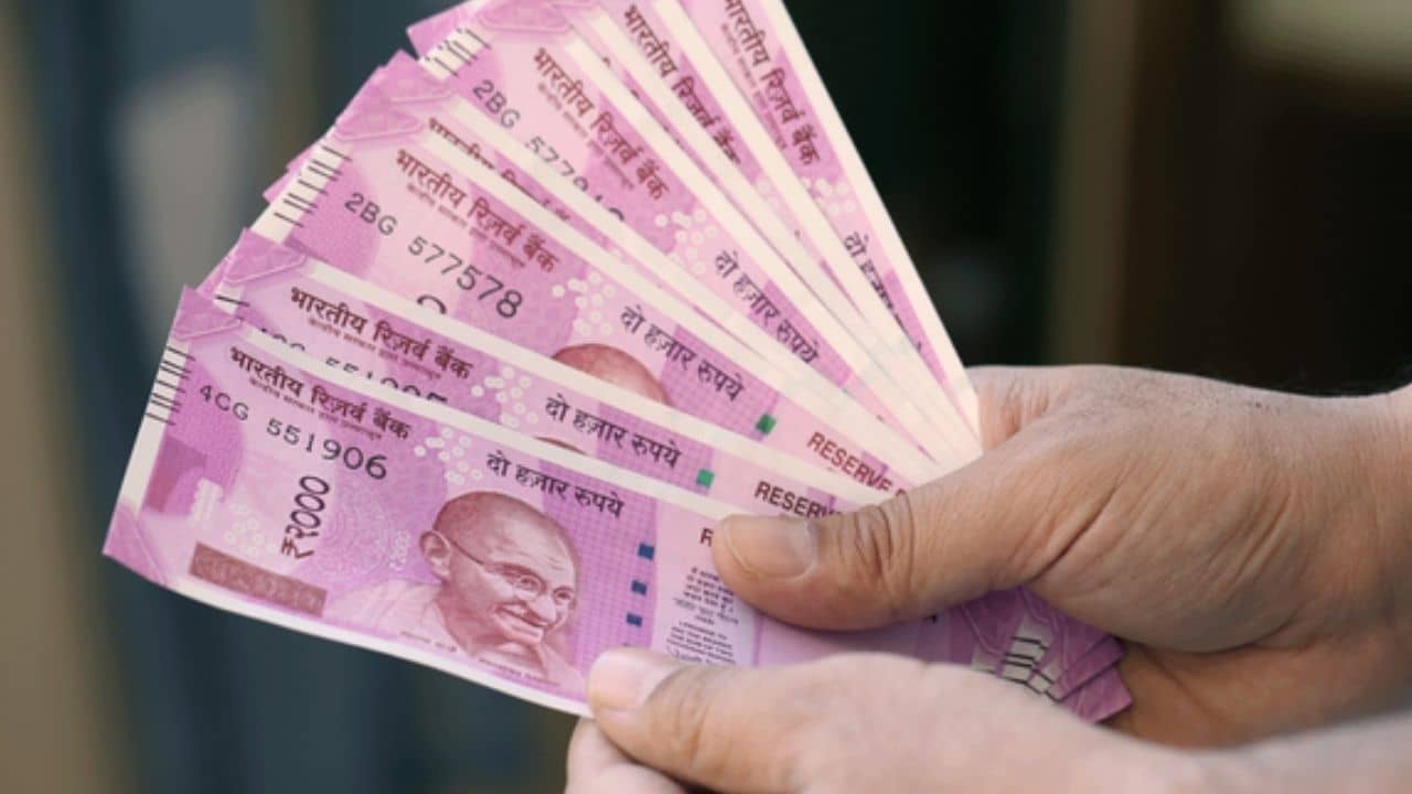 DA Increased: ফের ডিএ বাড়াল কেন্দ্র, রাজ্যের সঙ্গে মহার্ঘ-পার্থক্য নিয়ে কী বলছে তৃণমূল