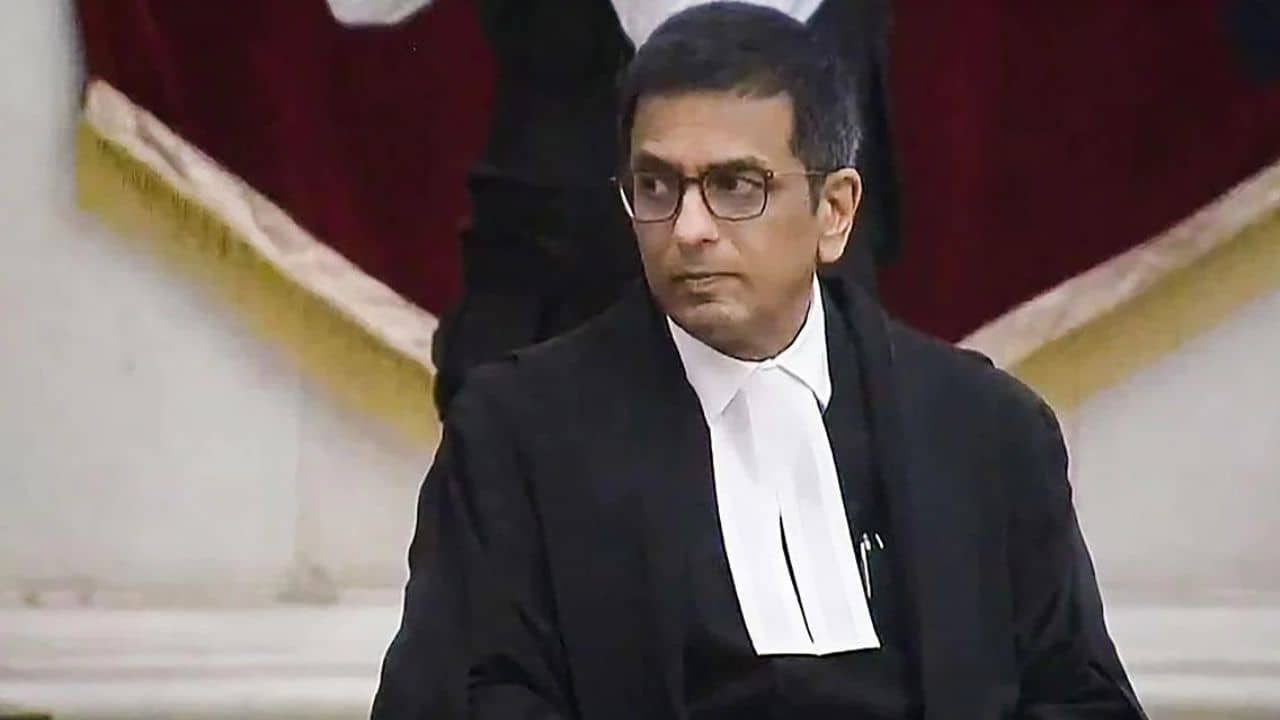 Supreme Court: ৩ বছরের সুখী দাম্পত্যে হঠাৎ কী হল? মহারাষ্ট্রে আস্থাভোটে প্রাক্তন রাজ্যপালের ভূমিকা নিয়ে প্রশ্ন প্রধান বিচারপতির