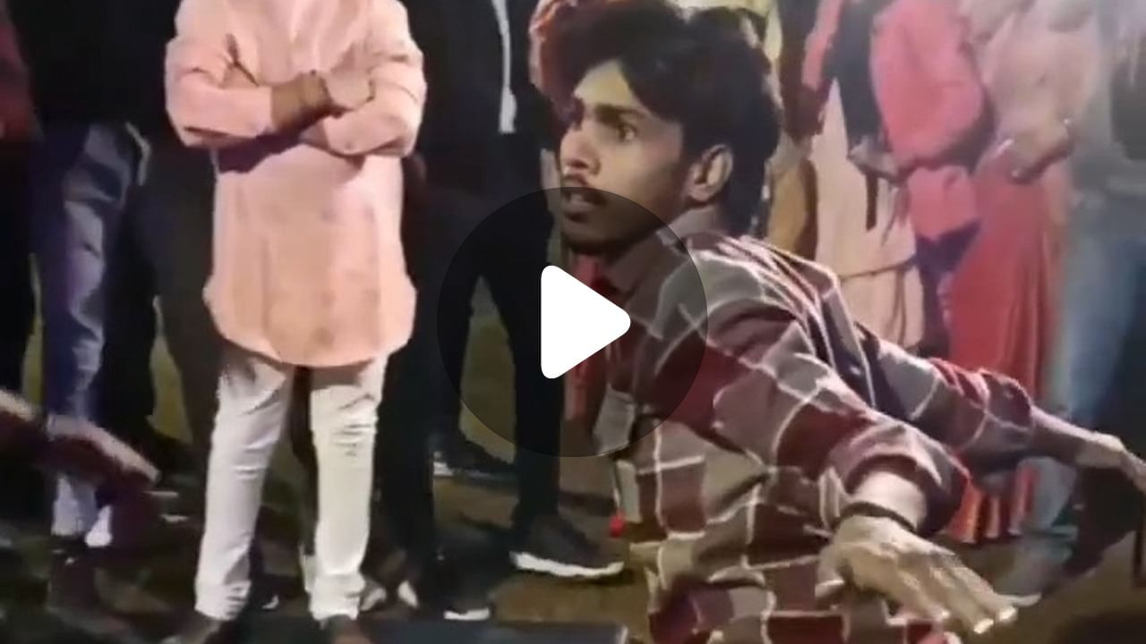 Viral Video: বিয়ের অনুষ্ঠানে 'ময়ূর ডান্স' করে ভাইরাল এই ব্যক্তি