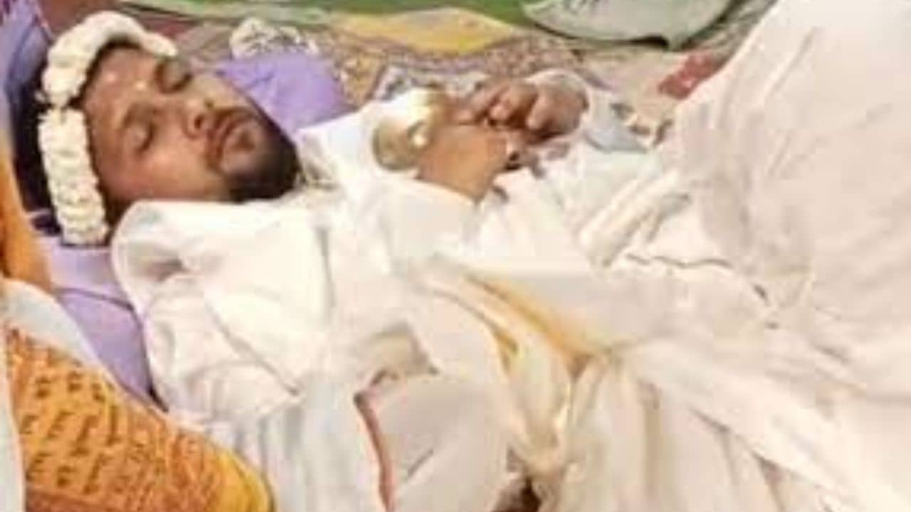 Wedding: বিয়ের মন্ডপেই ঘুমিয়ে পড়লেন প্রসেনজিৎ