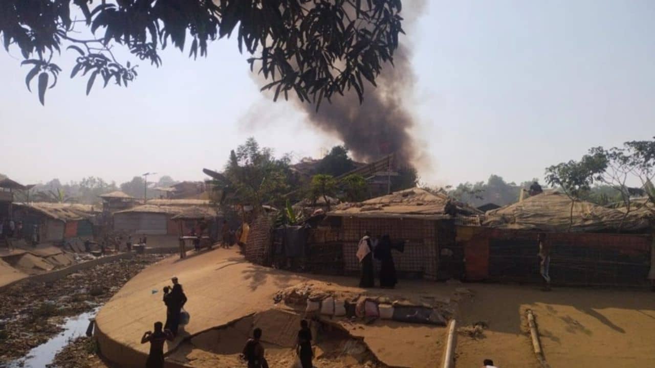 Bangladesh News: বাংলাদেশে রোহিঙ্গা ক্যাম্পে ভয়াবহ আগুন, ভস্মীভূত ২ হাজারের বেশি ঘর-বাড়ি