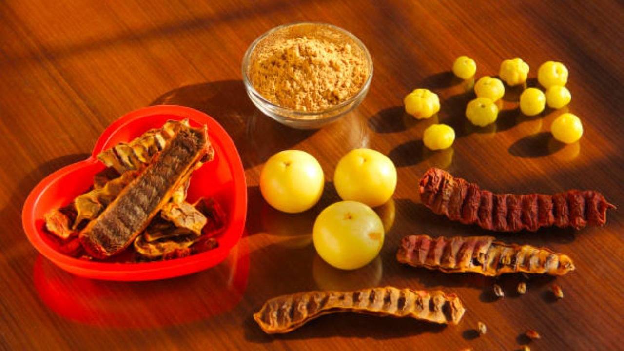 Ayurvedic Remedies for Hair Fall: চুল পড়ার সমাধান যখন প্রাকৃতিক উপাদানে লুকিয়ে, রইল সহজ ও কার্যকর আয়ুর্বেদিক প্রতিকারের খোঁজ