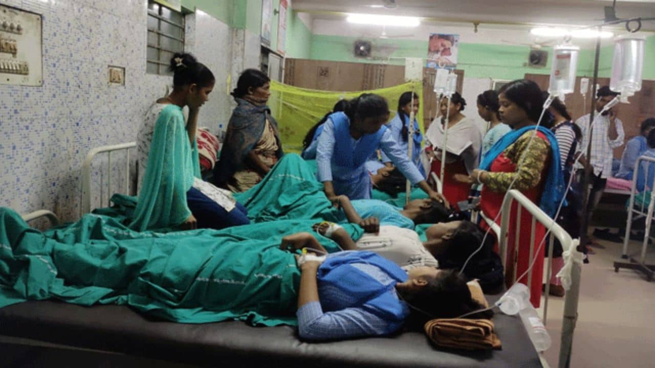 Banshihari Food Poisoning: হোস্টেলের খাবার খাওয়ার পর থেকেই পেটে ব্যথা, বমি! একে একে অসুস্থ ৩৪ আবাসিক ছাত্রী