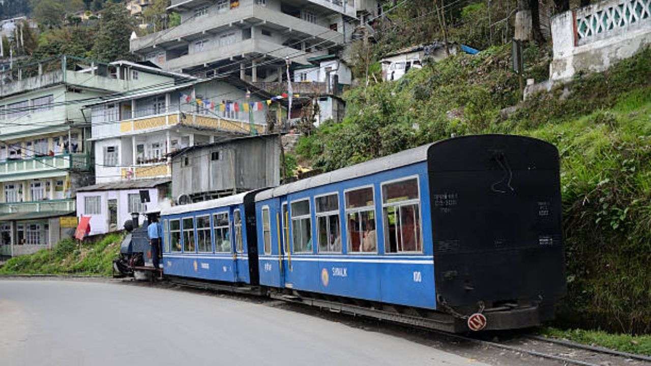 Darjeeling Tourism: দোলের আগে সুখবর পর্যটকদের জন্য, শৈলশহরে ছুটবে আরও ৪টি নতুন টয়ট্রেন