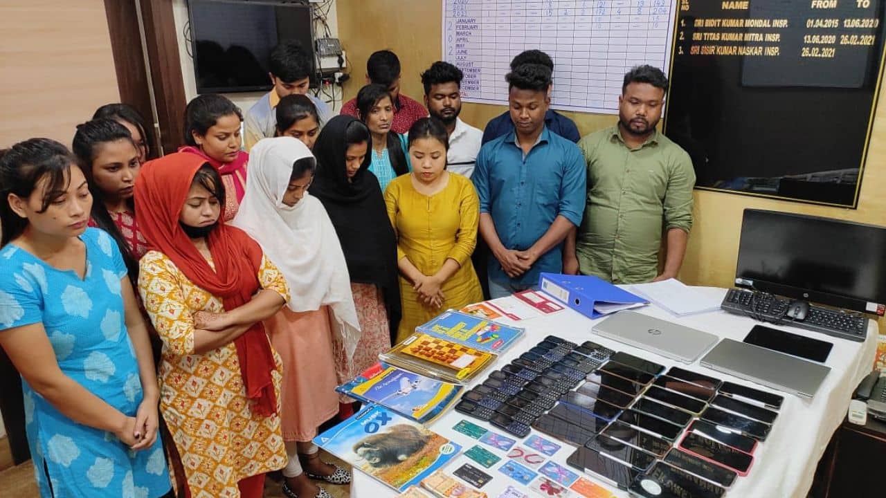 Fraud Case: ফের সল্টলেকে উদ্ধার ভুয়ো কলসেন্টার, ১০ মহিলা সহ ১৬ জন গ্রেফতার
